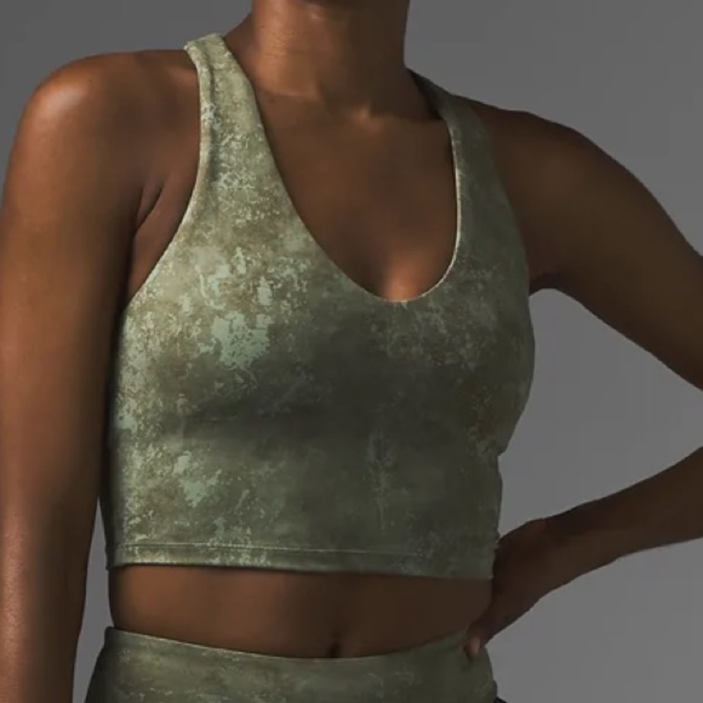 LiCi Fit Iris Built in V-Tank Crop Top brand new💚 with tags attached.